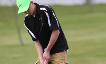 Golf Team Narrowly Gets 2nd at 2 Triangulars