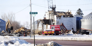 Murray County  landmark Co-operative  Elevator of Avoca comes down