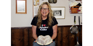 Dundee Love Cakes being shared in Fulda